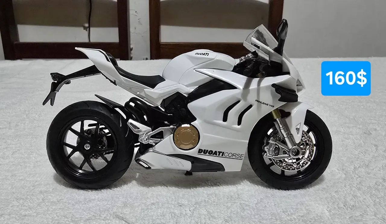 Moto miniatura Ducati Panigale V4-S branca 