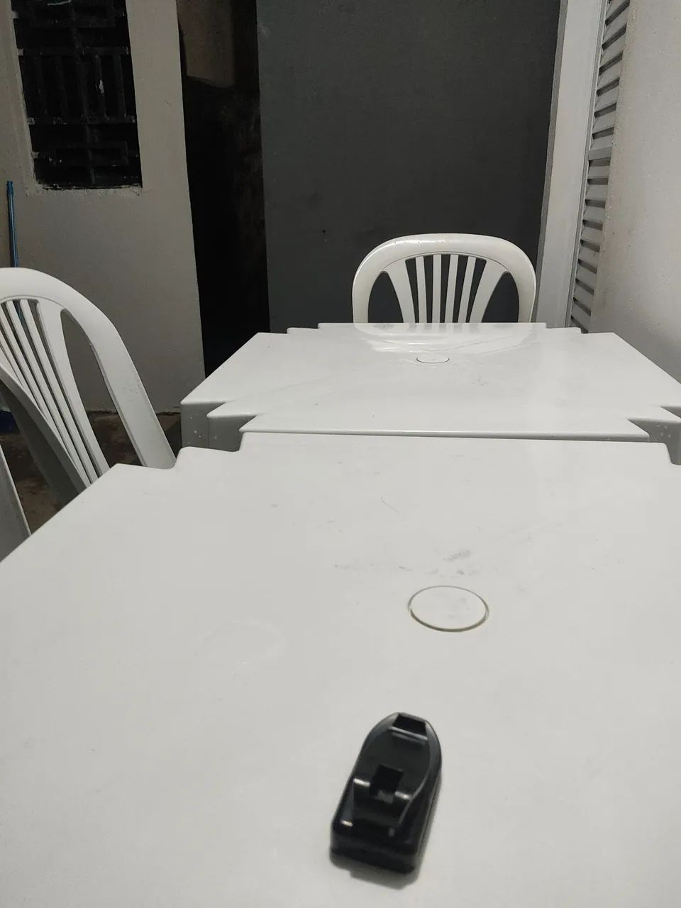 Vendo mesa com caseiras 