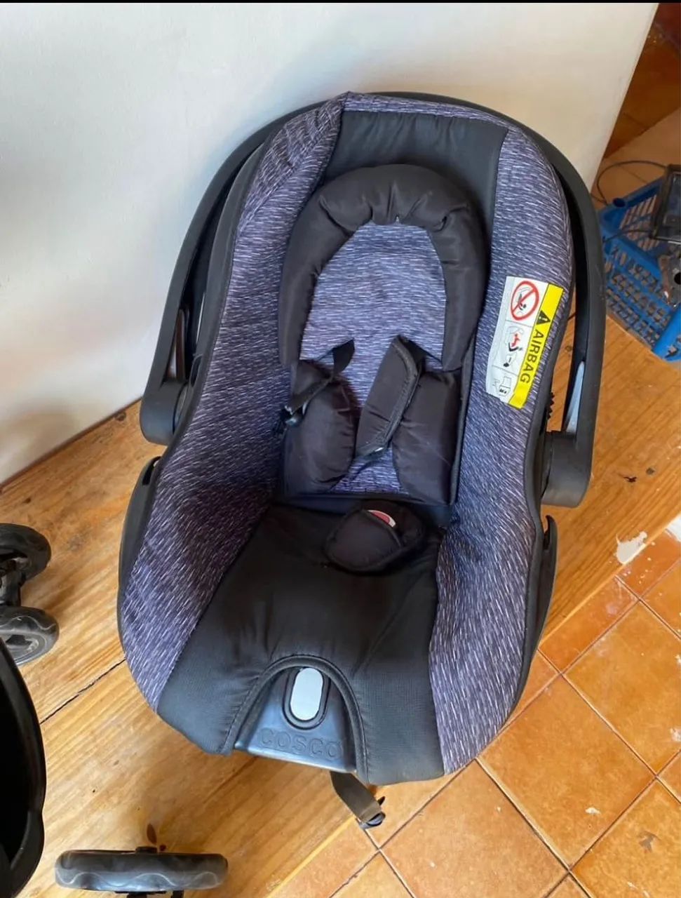 Carrinho de bebê e bebê conforto 