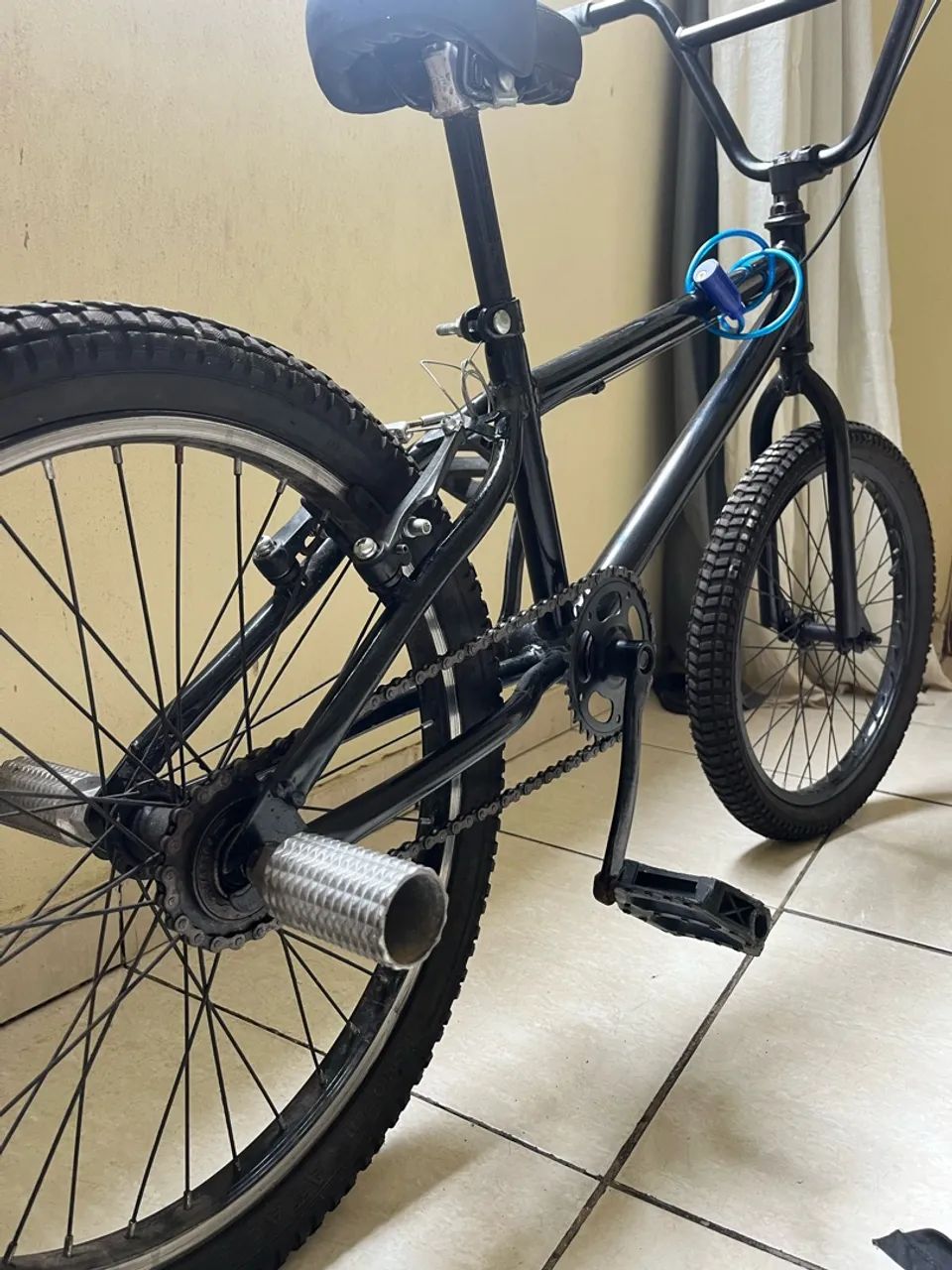 BMX aro 20 preta - em ótimo estado - Foto 4