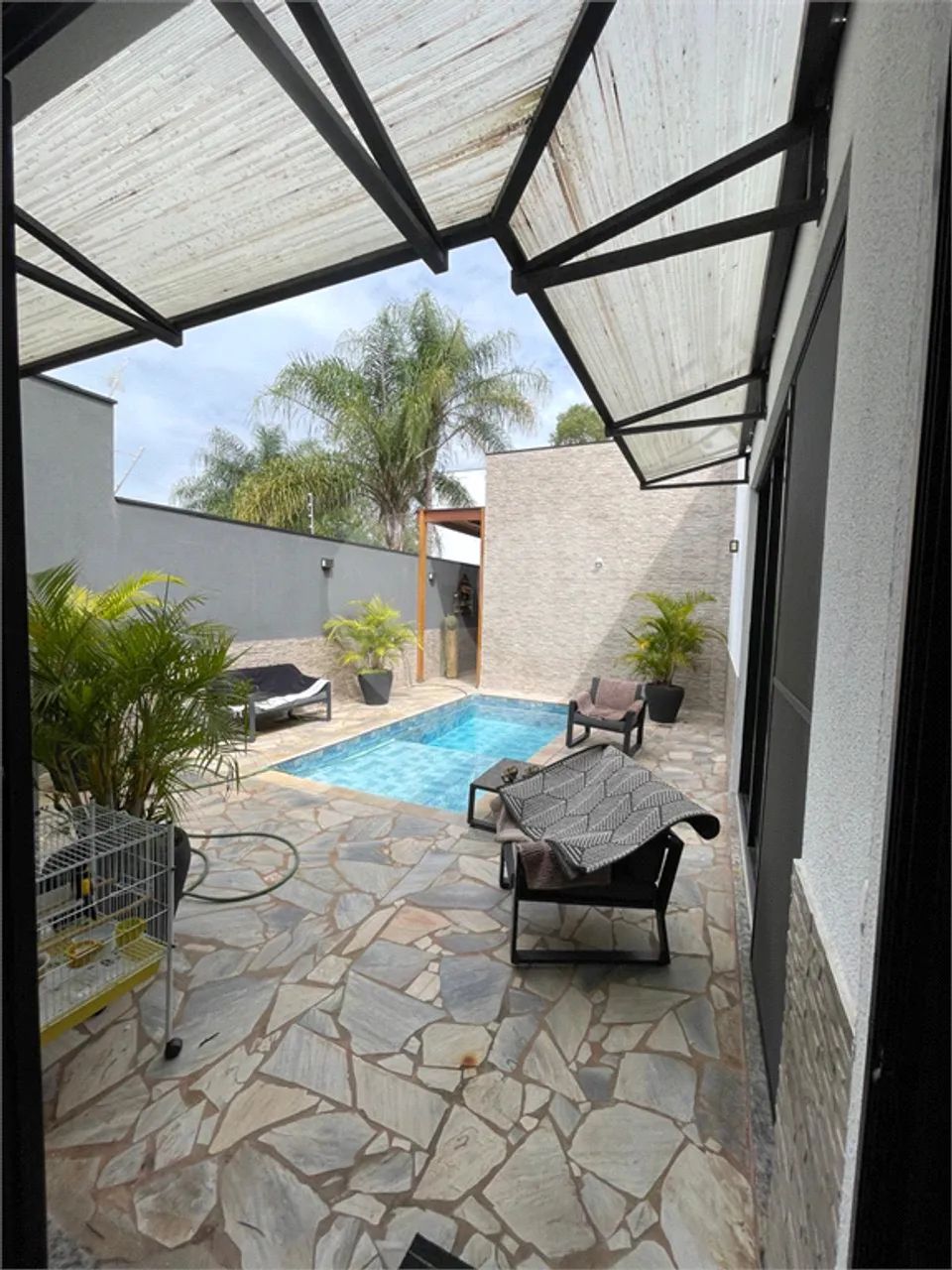 Linda casa térrea com 3 suítes + escritório (podendo ser o 4º dormitório)