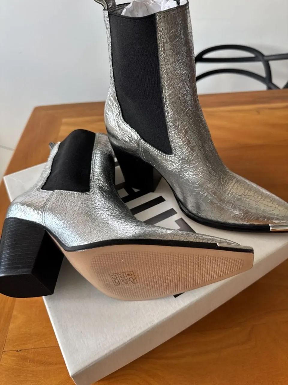 bota schutz craquele prata - Foto 2