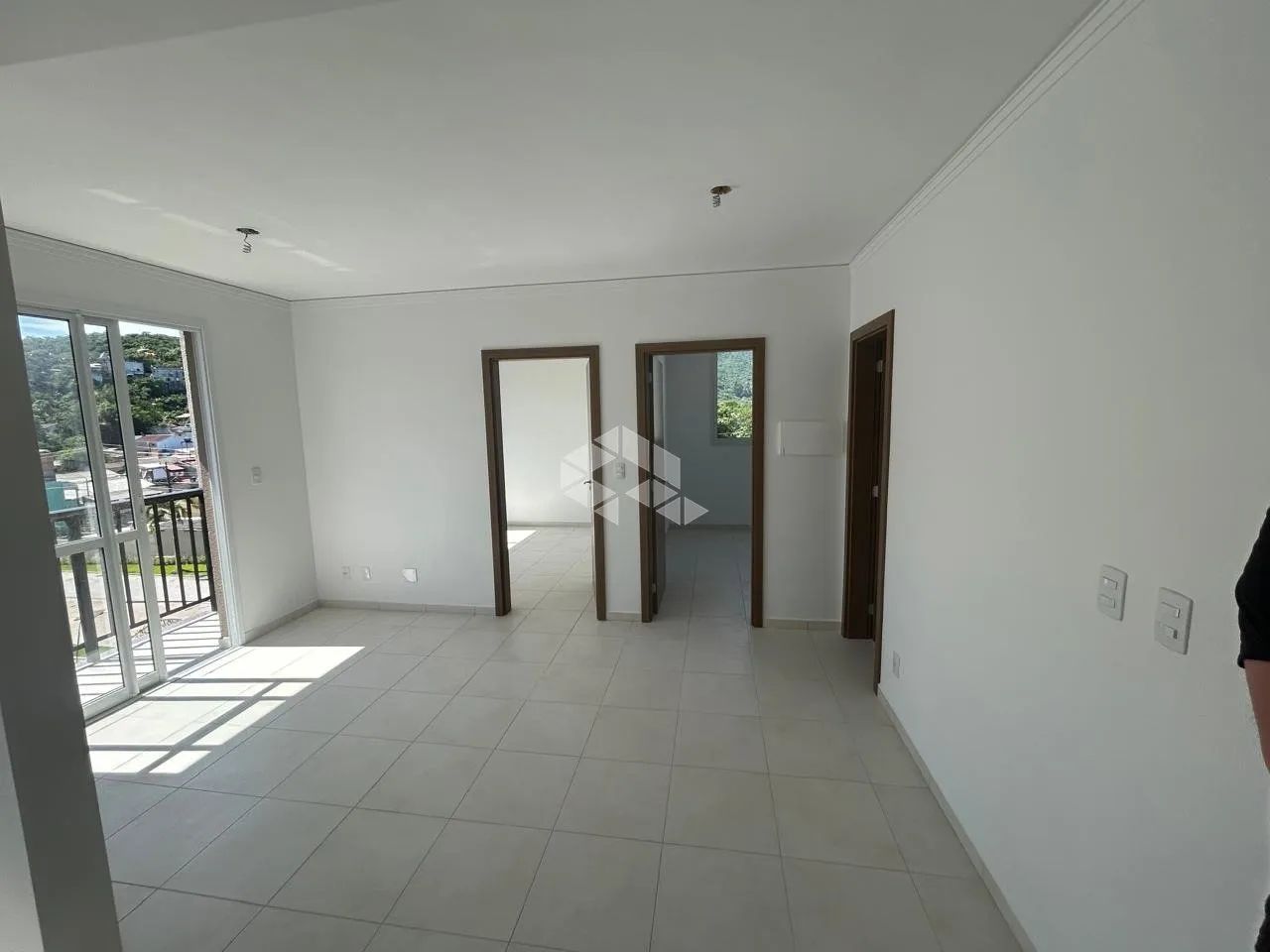 APARTAMENTO 2 QUARTOS COM VAGA PRIVATICA E LAZER COMPLETO NA VARGEM DO BOM JESUS - FLORIAN - Foto 2