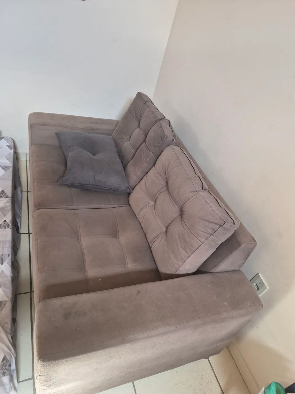 Sofá  de 2 lugares não e retrátil