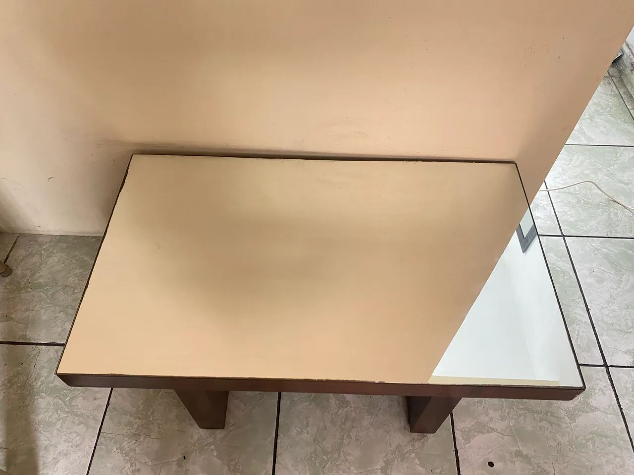 Mesa de centro de madeira com tampo espelhado - Foto 4