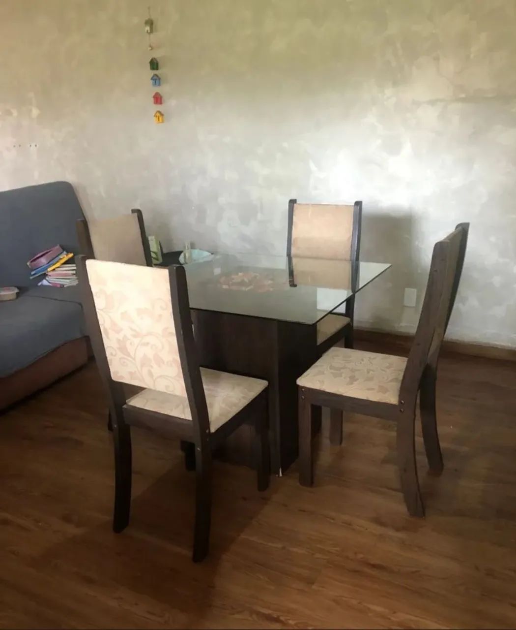 Mesa com 4 cadeiras 