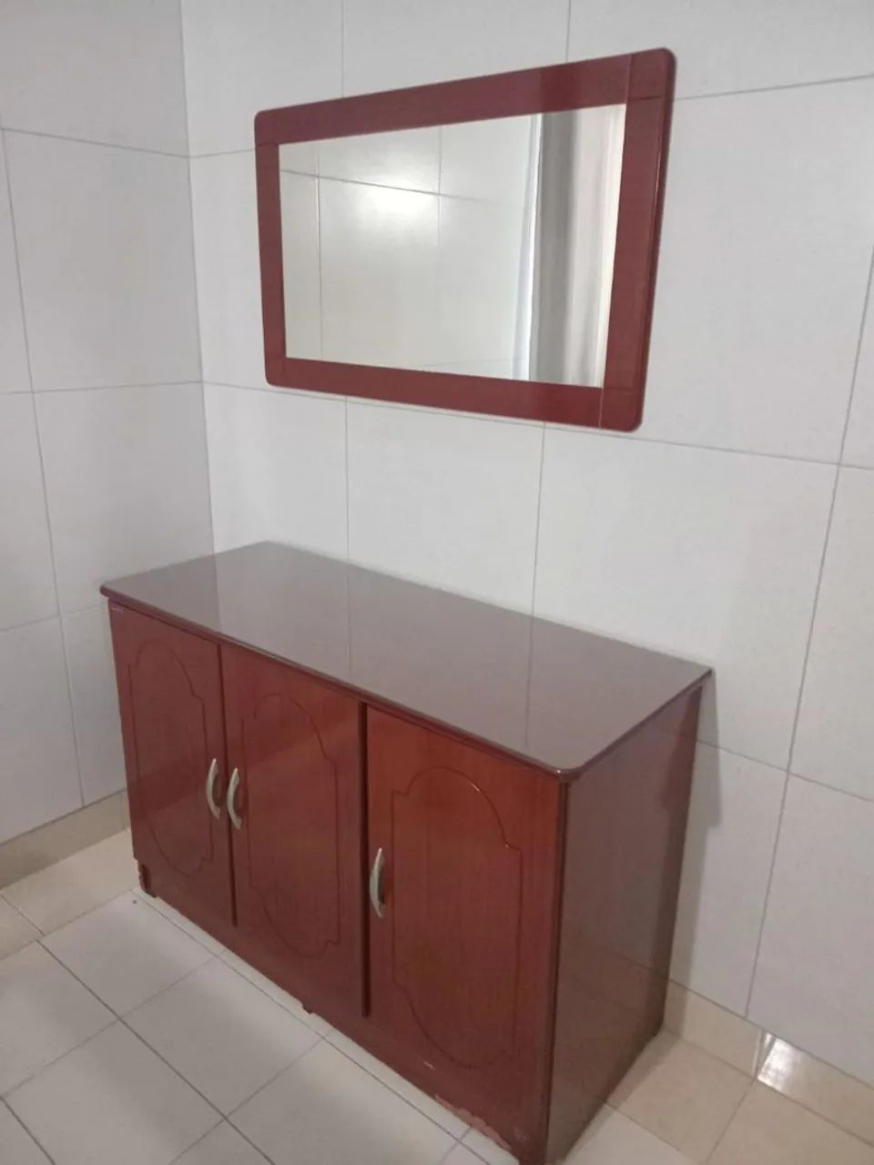 Balcão pra sala e espelho em ótimo estadoo