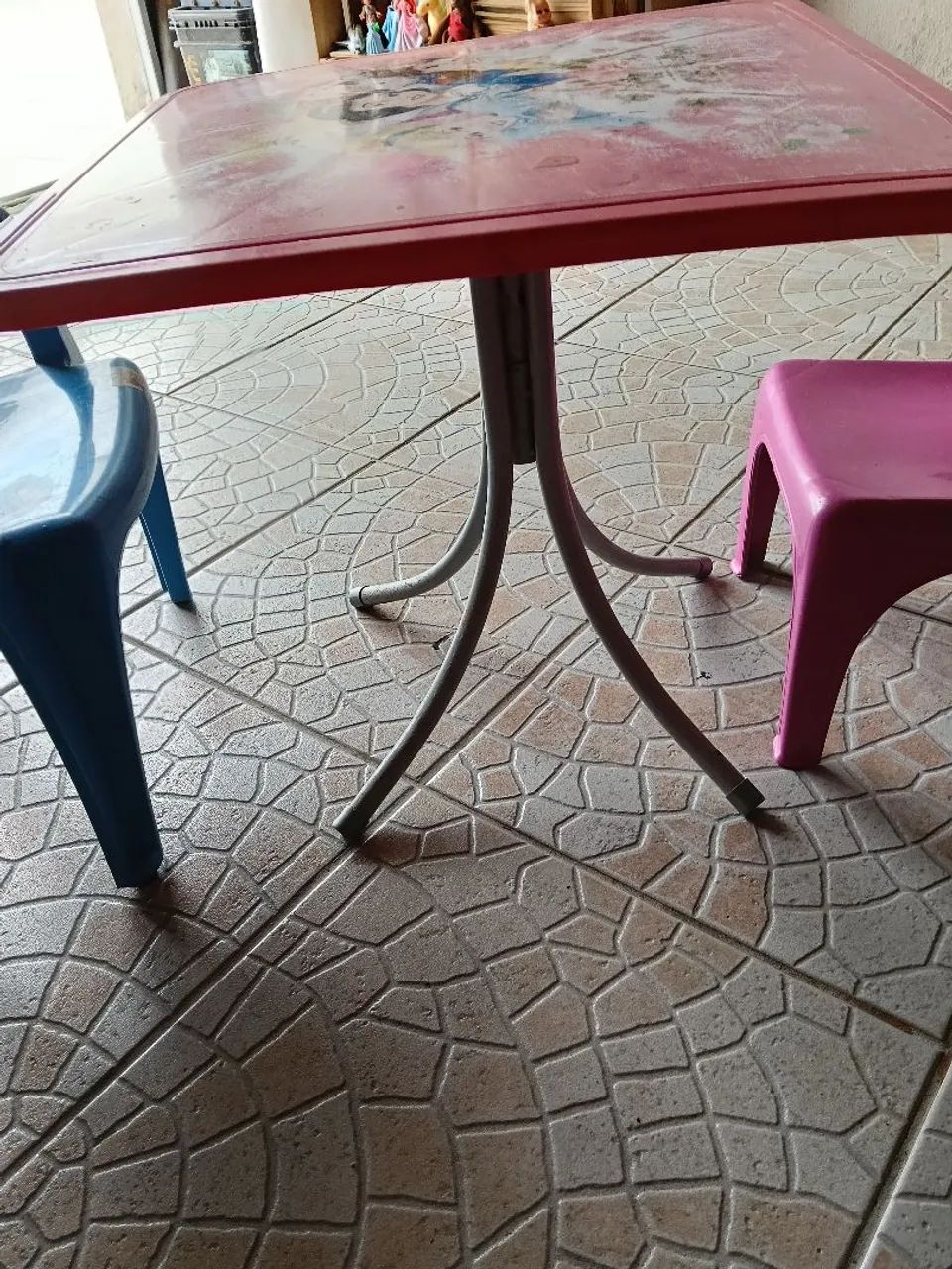 Mesinha infantil com cadeiras  - Foto 5