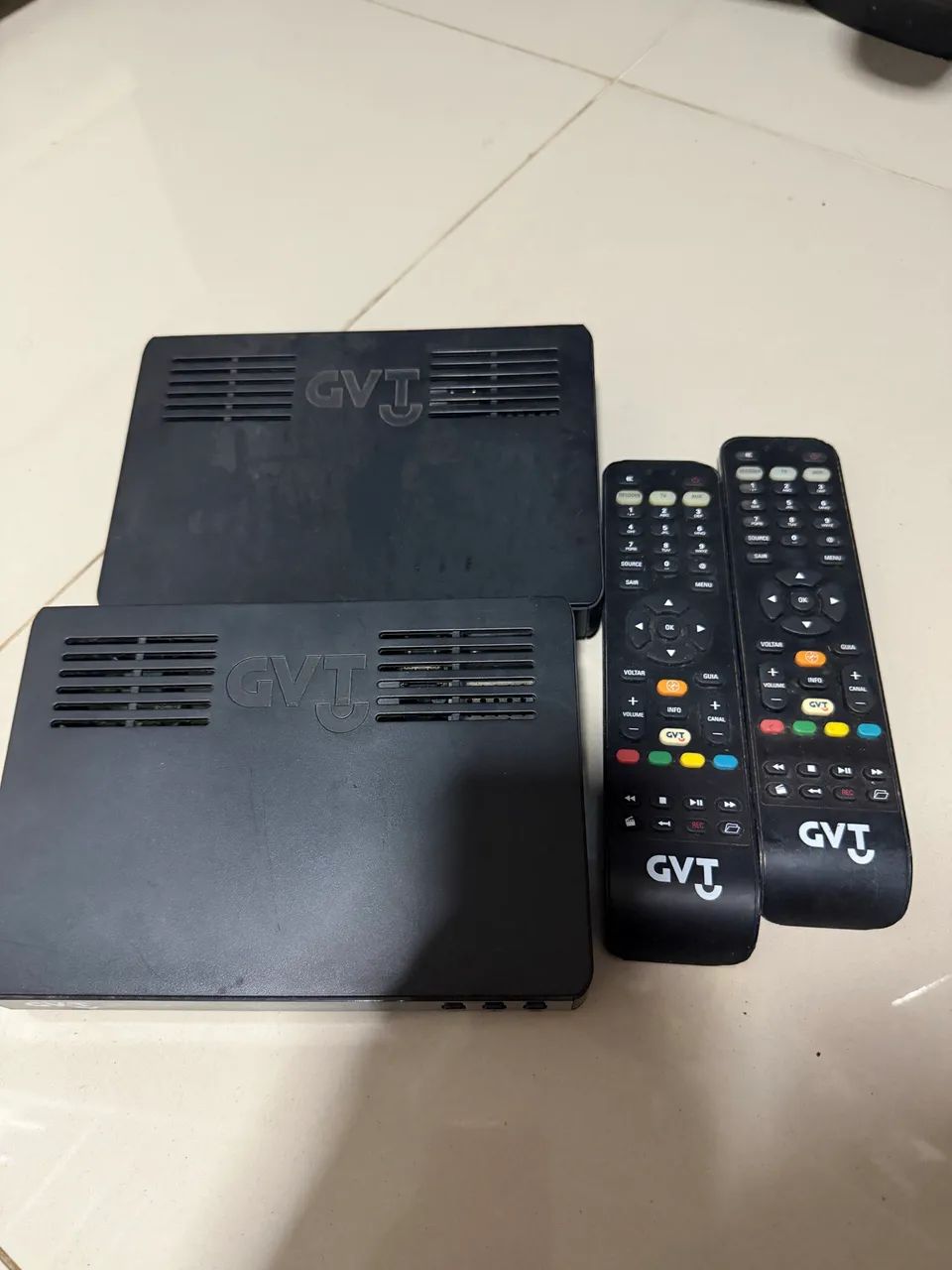 Dois aparelho da GVT + controle 