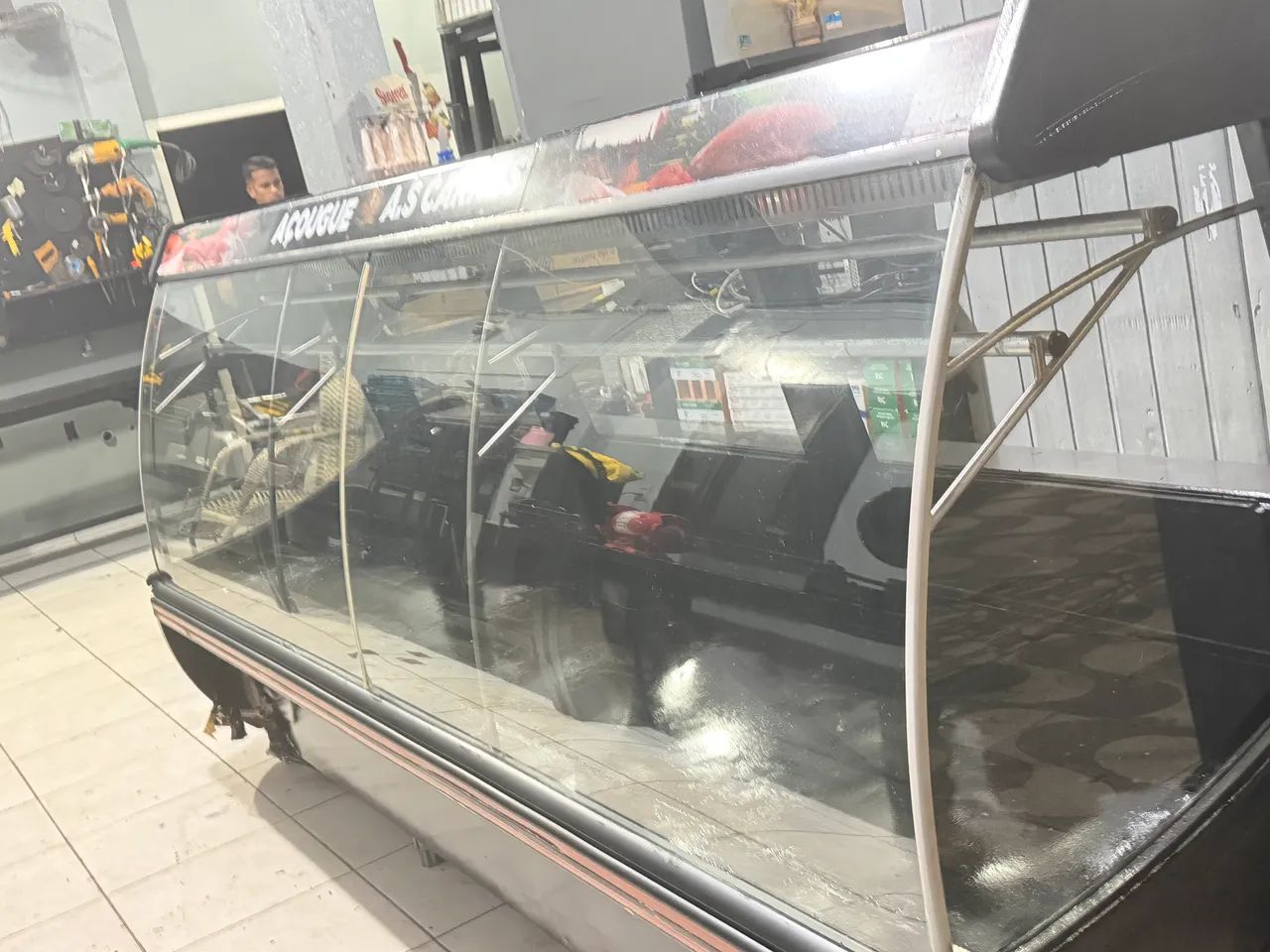 Vendo este balcão de carne de 3 m com duas lancheira - Foto 2