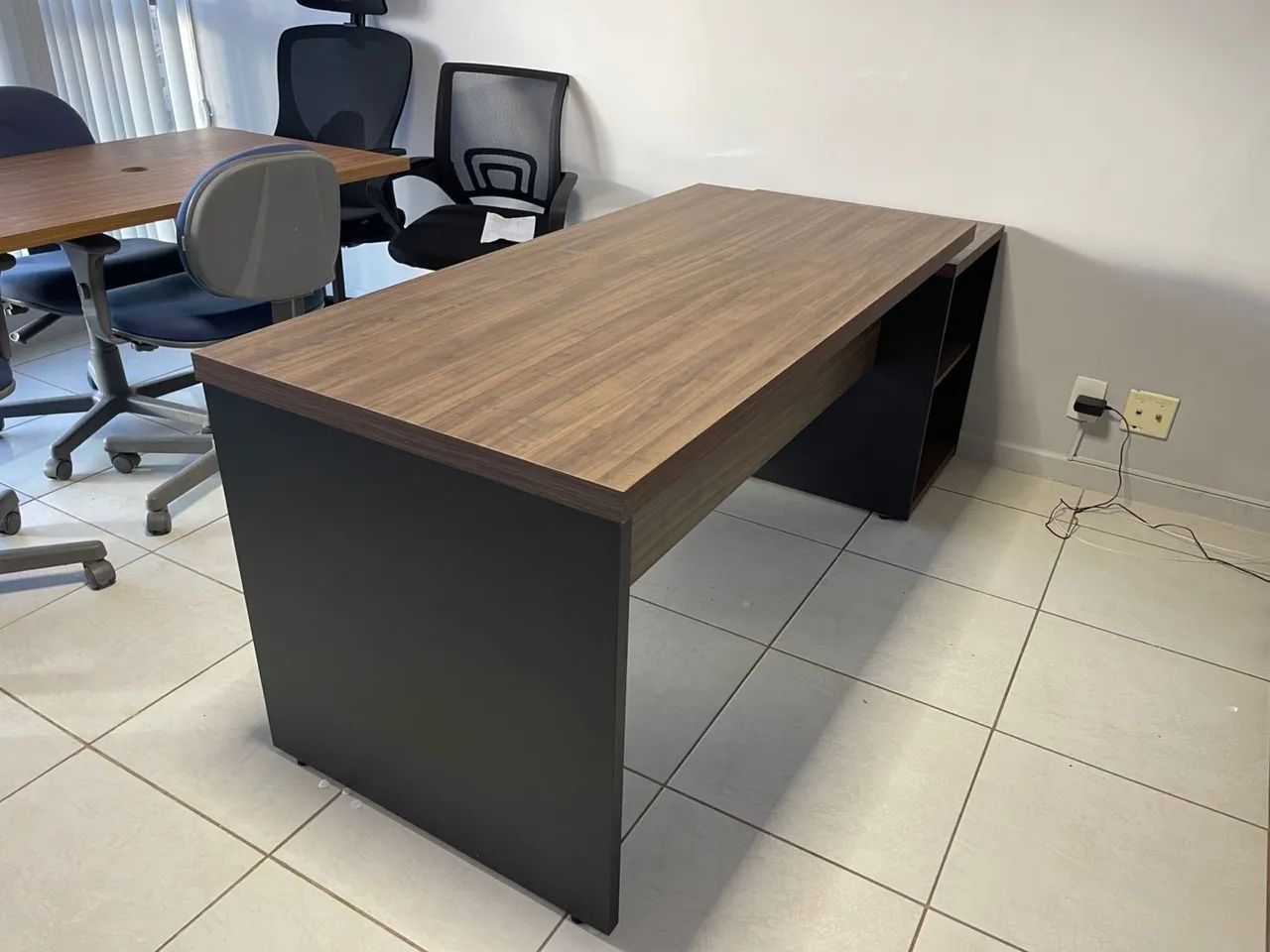 MESA DE ESCRITORIO COM GAVETEIRO NOG LOJA IKONOFFICE  - Foto 2