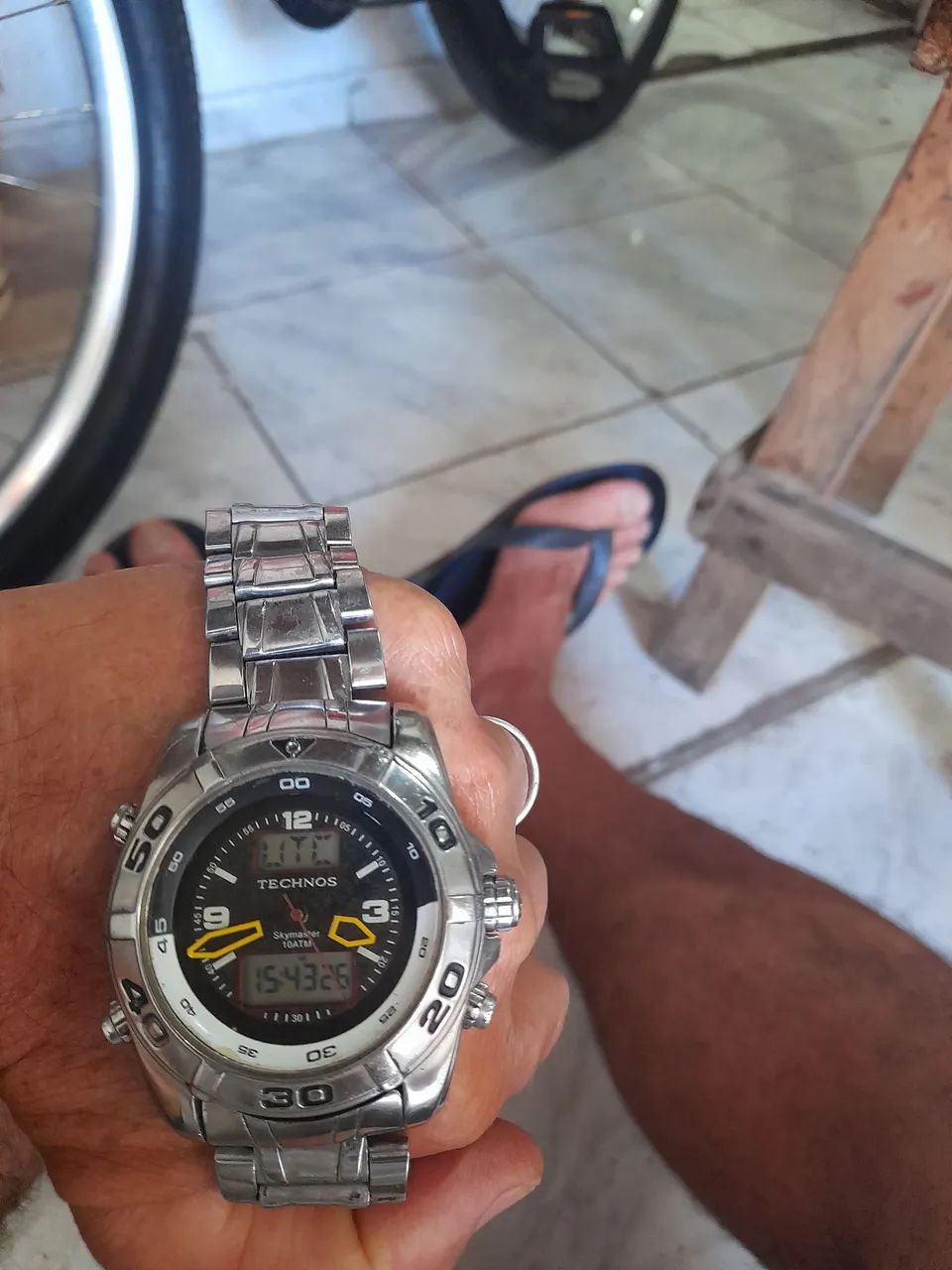 Vendo um relógio técnico dois em um utc