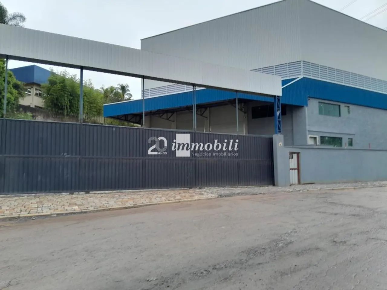 Galpão 800 m2 área construída 820 m2 área total terreno 1.976,52 m2