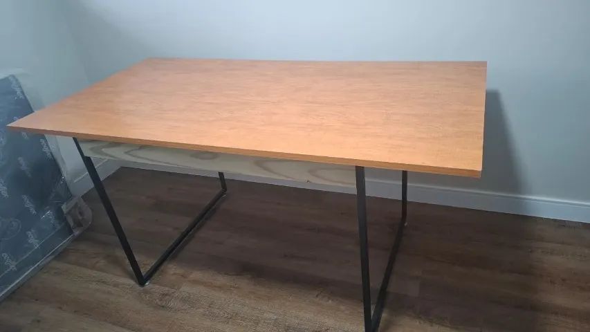 Mesa Retangular de madeira eucalipto e base de metal com 1,60 x 0,80 cm - Foto 4