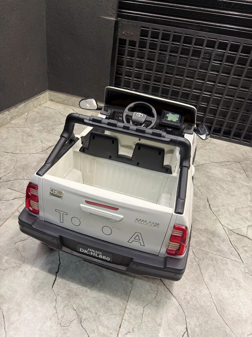 Vendo Hilux elétrico infantil