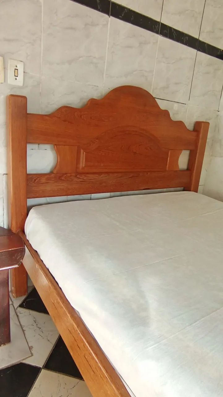 Cama de casal com colchão 