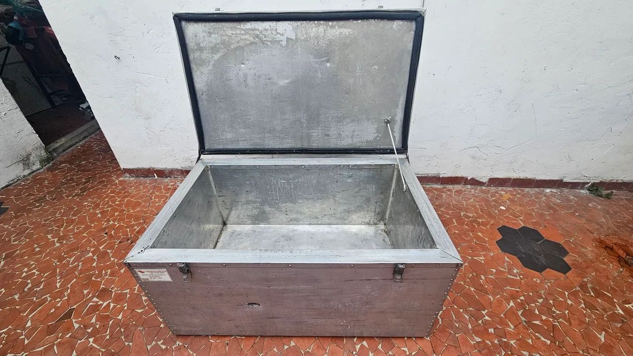 Caixa térmica em alumínio 120lts.