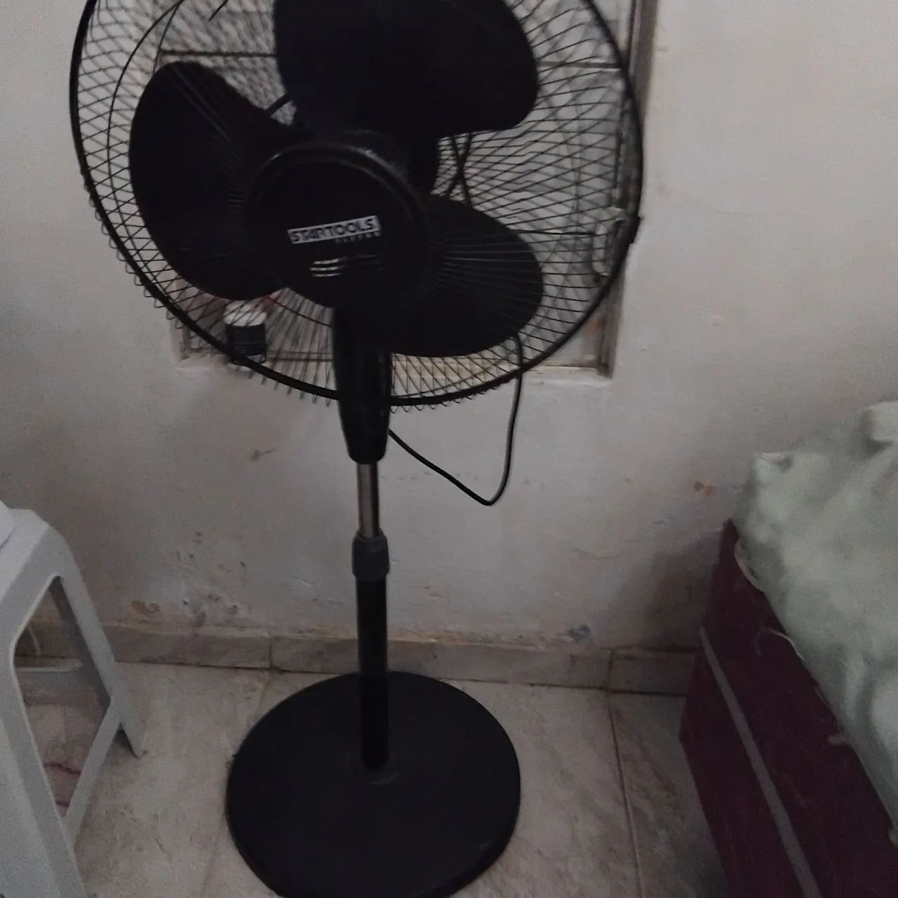 Ventilador de coluna (Funcionando/normal)