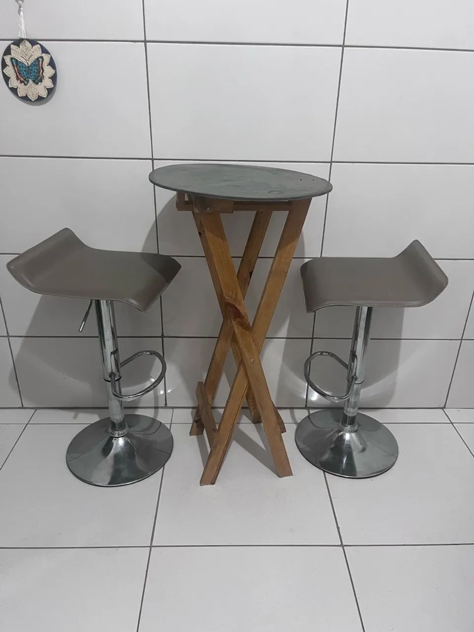 Jogo mesa e banquetas bistrô 