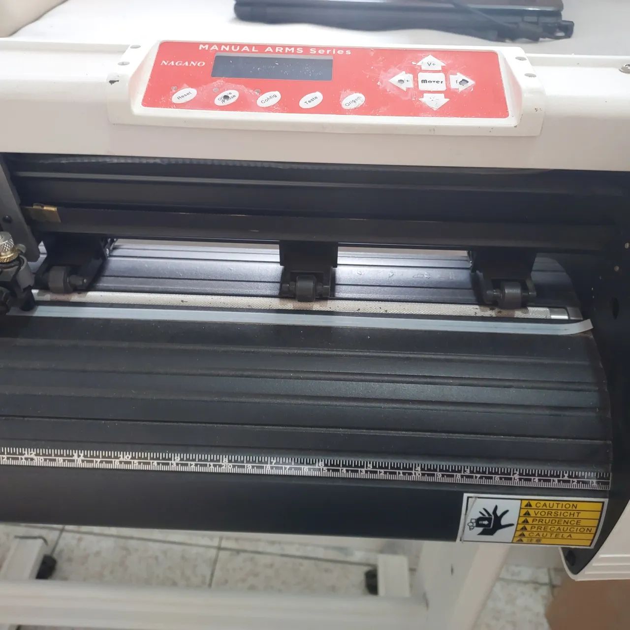 Plotter de Recorte eletrônico, 72cm, corta vinil e papeis - Foto 3