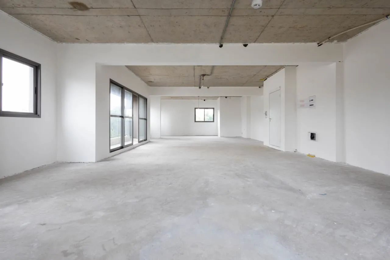 Sala comercial na Avenida do Oratório, 305  111 m²
