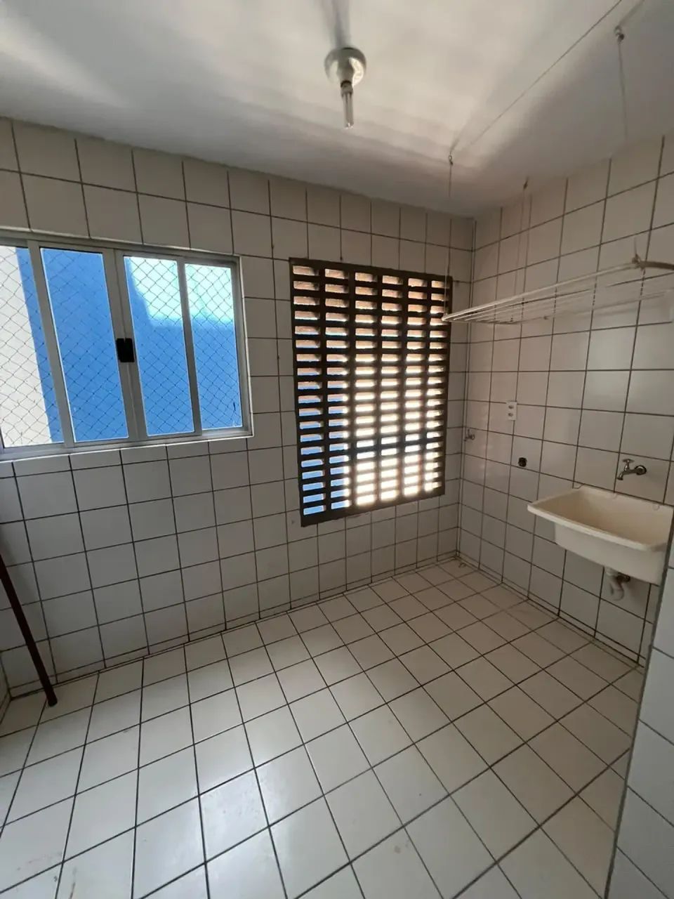 Apartamento 2 Quartos com Sacada em Blindex - Foto 4