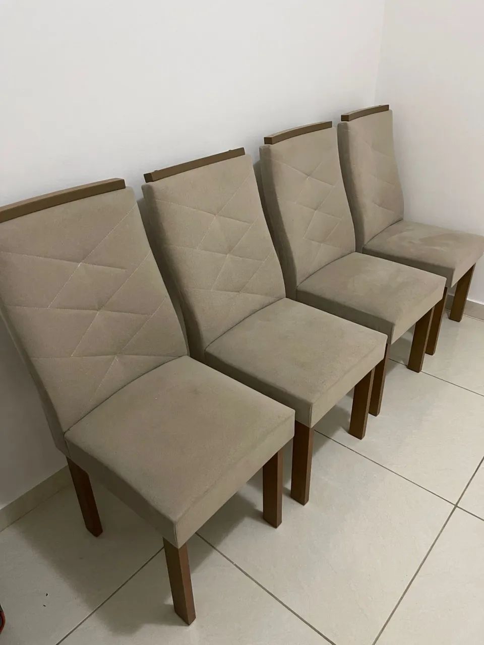 Vendo 4 cadeiras p/ mesa de jantar - Foto 2