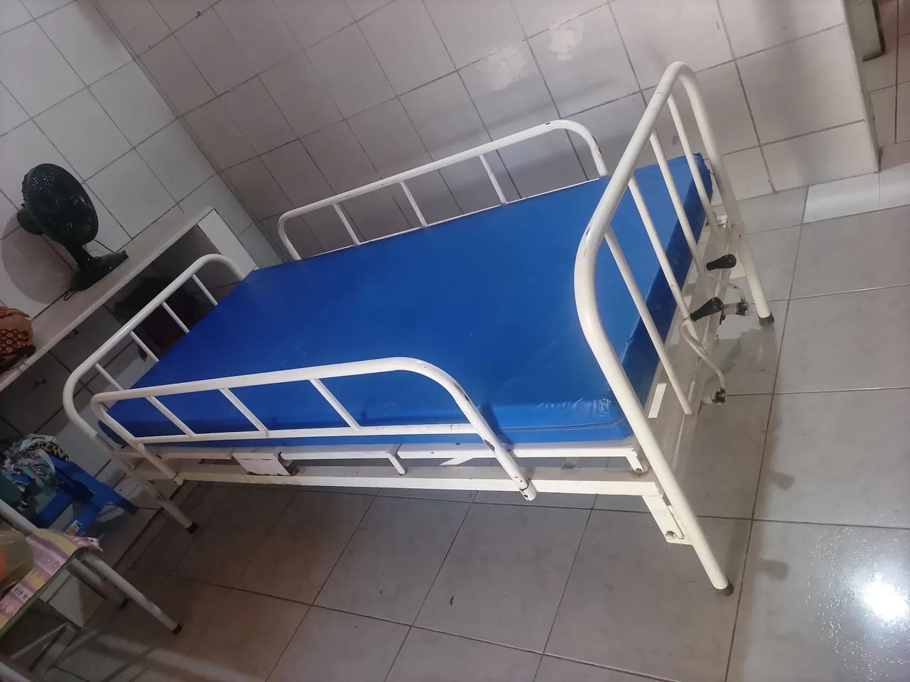 Cama hospitalar articulada