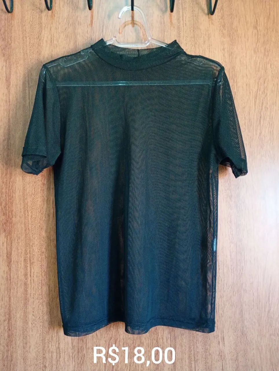 Blusa de tule preta + blusa de alça 