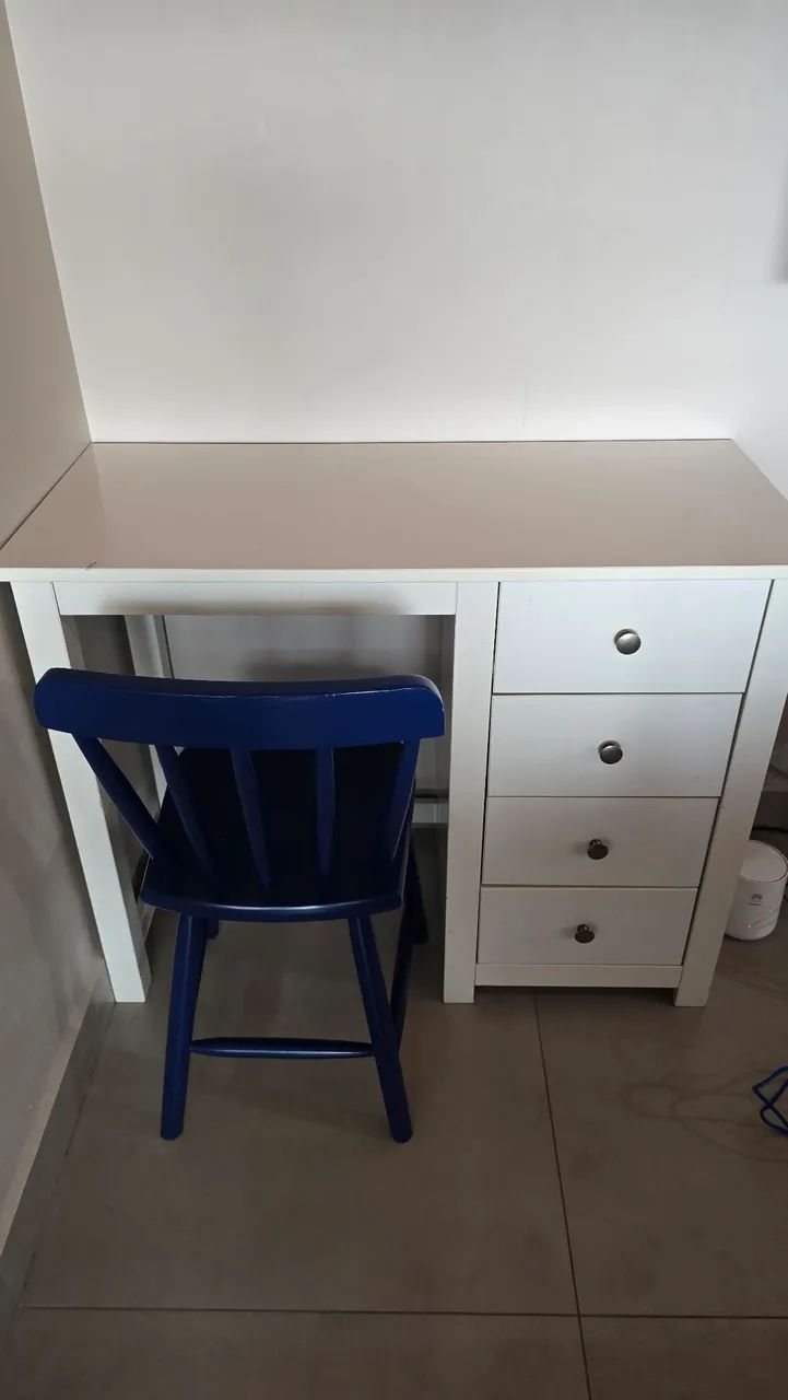 Mesa escrivaninha pequena