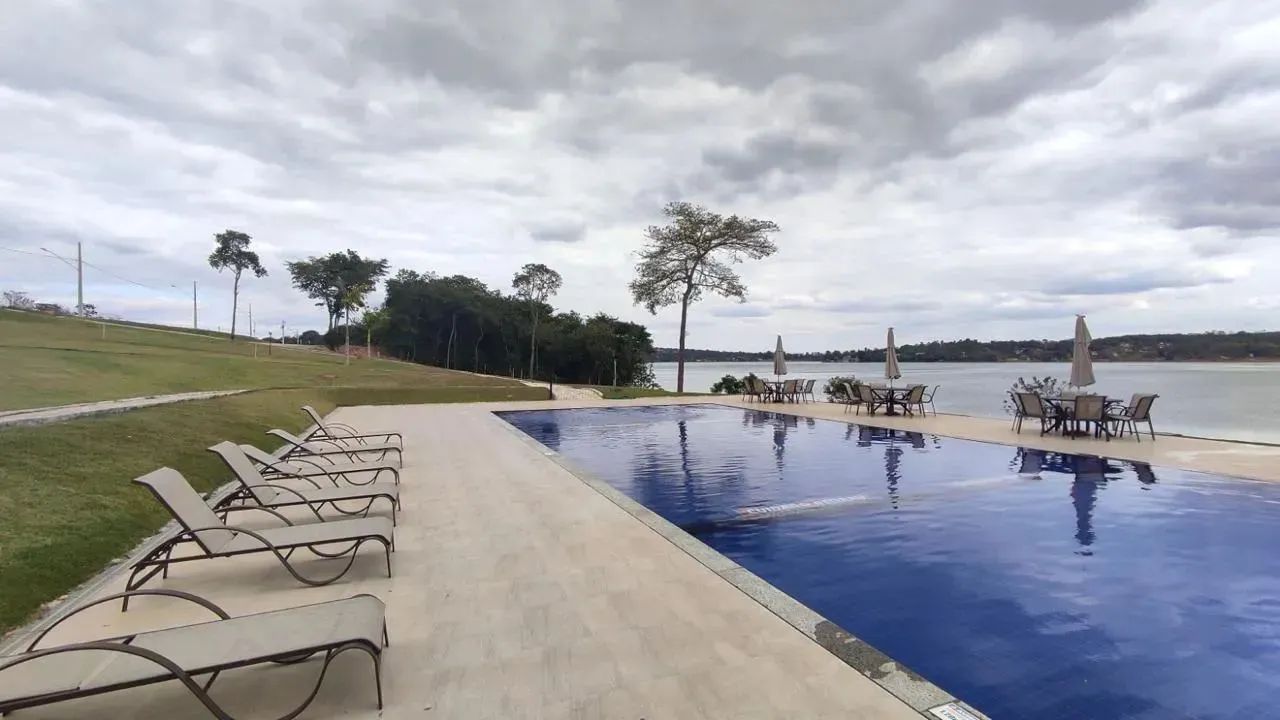 Casa de condomínio para venda tem 220 metros quadrados com 3 quartos