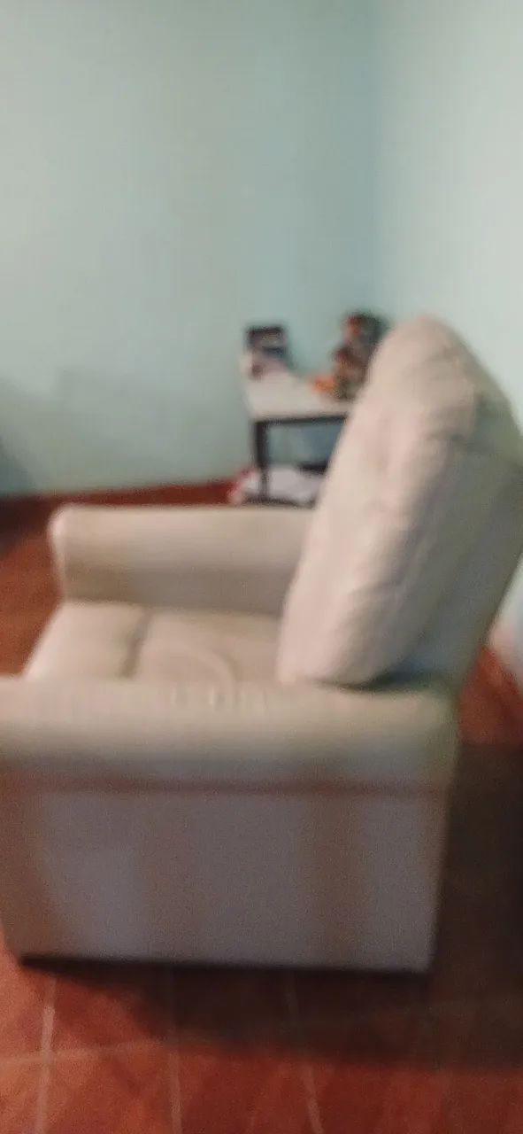 VENDO  poltrona/usada  cor Cinza claro - Foto 2