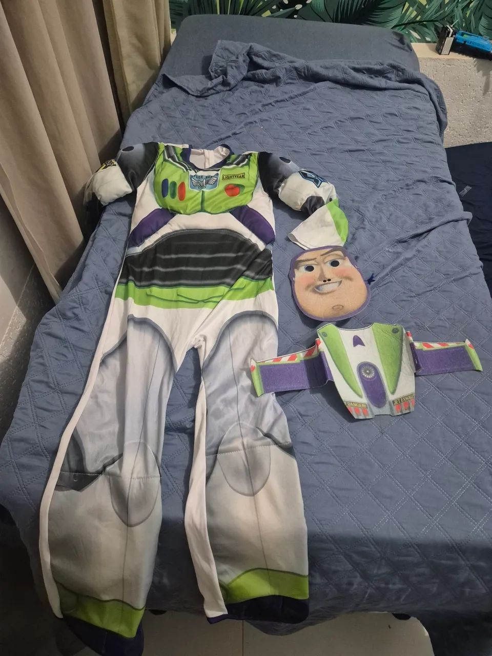 Fantasia buzz lightyear 10/12 anos