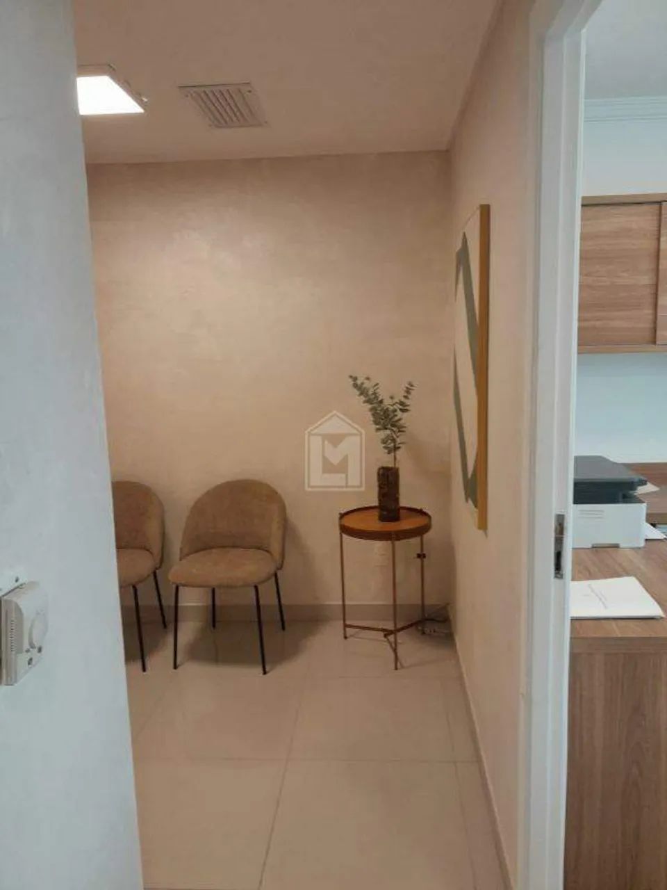 Sala Comercial na Enseada do Suá | 40m² | 1 Vaga | Recepção e Armários - Foto 2