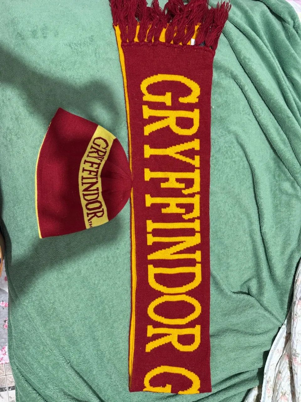 Cachecol e gorro da Grifinória, diretamente de Orlando