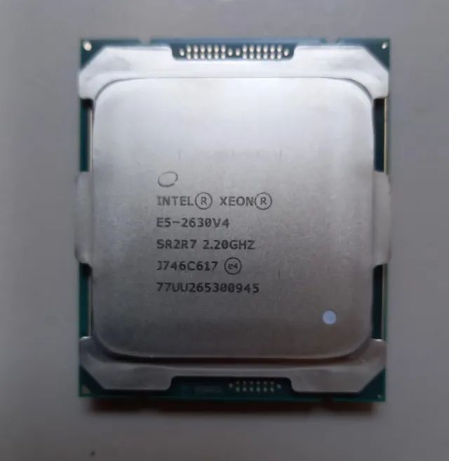 Processador Intel Xeon E5-2630 v4 (10 Núcleos / 20 Threads)