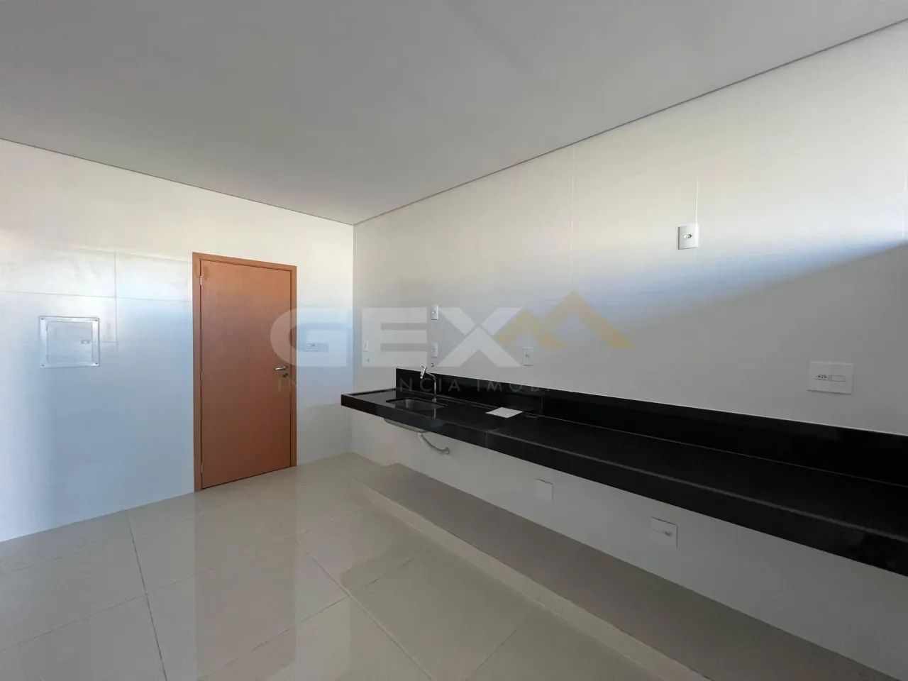 Apartamento à venda no Centro, 3 quartos, 1 suíte e 2 vagas. - Foto 2