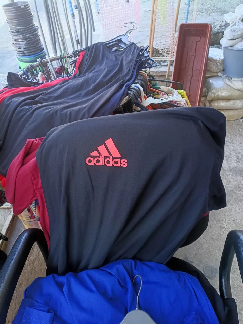 Blusas variadas na cor tamanho marca e material  - Foto 5