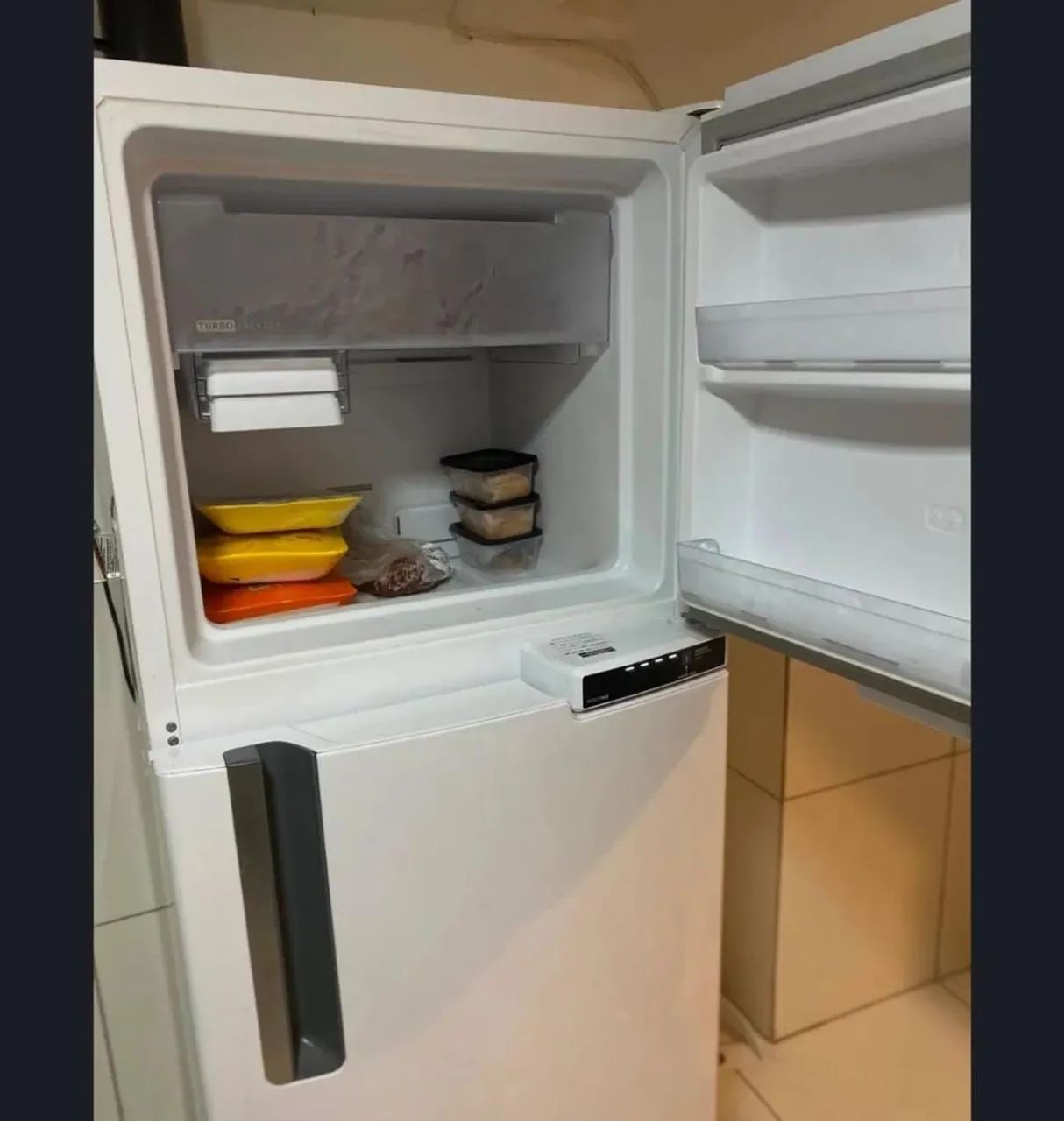 Geladeira nova 8 mes de uso so zero com nota - Foto 2