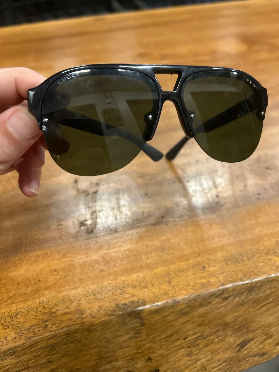 Vendo óculos de sol GUCCi original nunca usado  - Foto 2