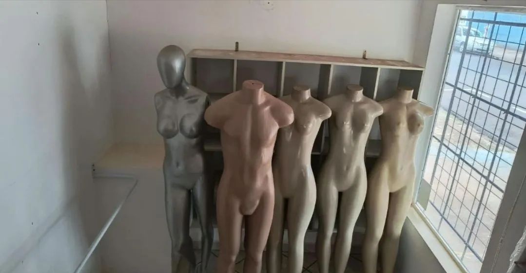 Vendo cômoda e manequins  - Foto 3