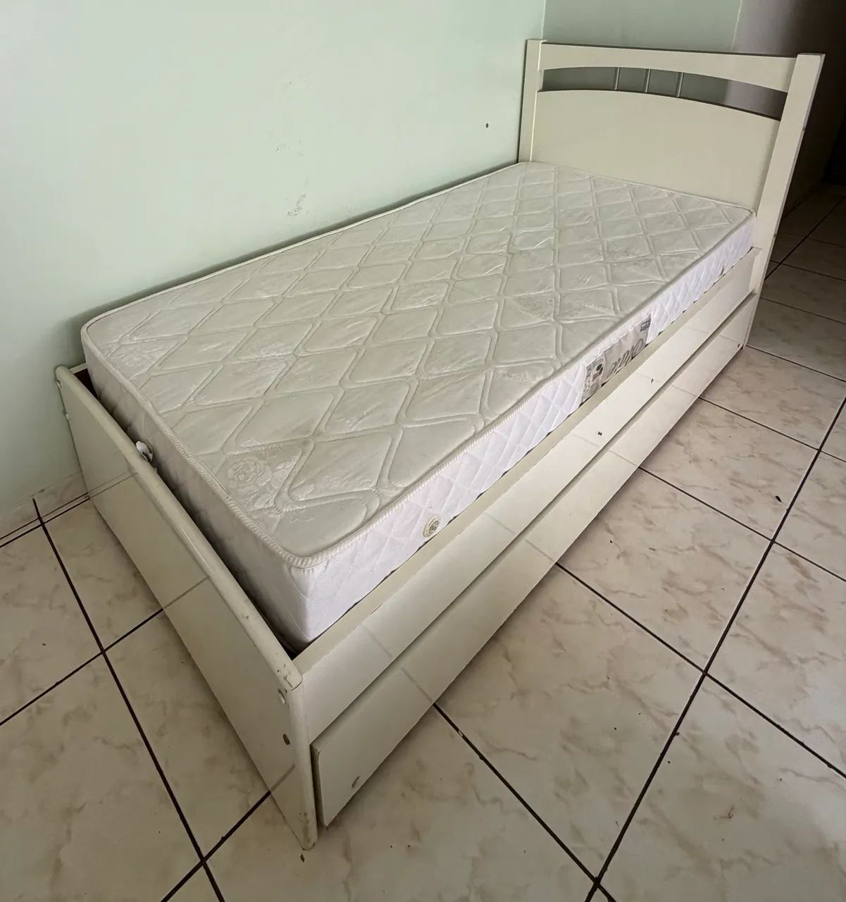 Cama de solteiro + cama auxiliar