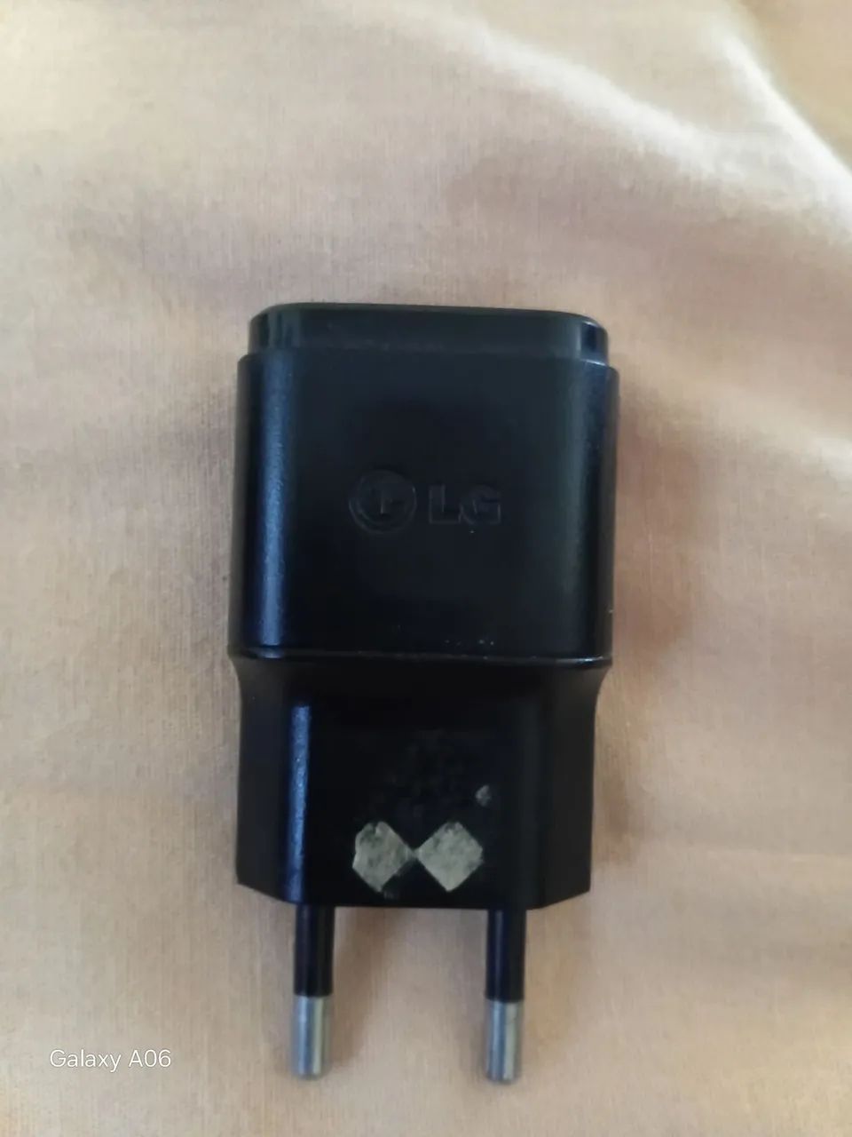 Vendo carregador original vai com 2 fontes - Foto 5