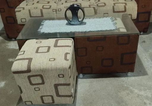 Mesa de Centro com 2 Puffs 