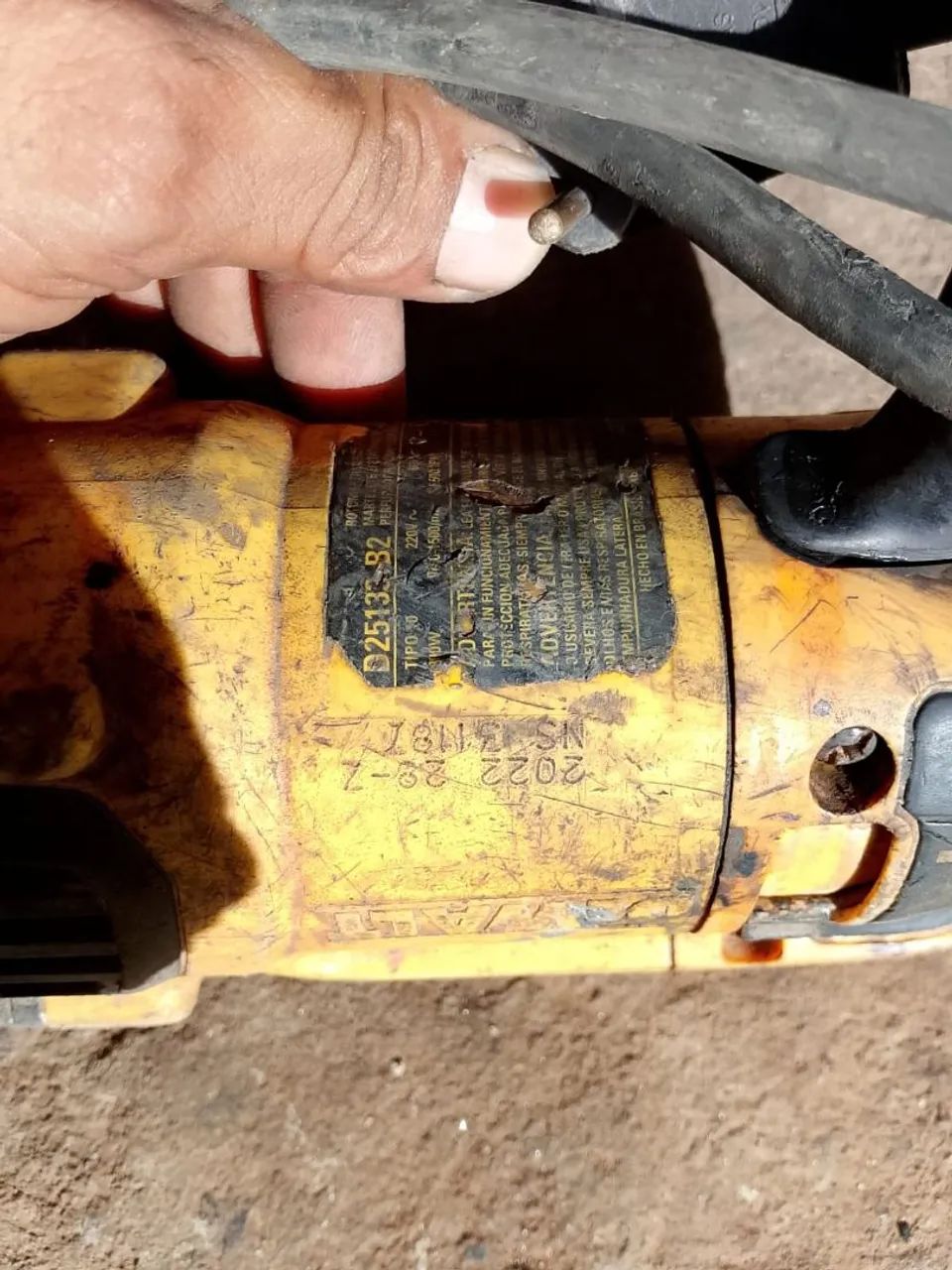 Vendo esse martelete funcionando perfeitamente valor 300 reas - Foto 3