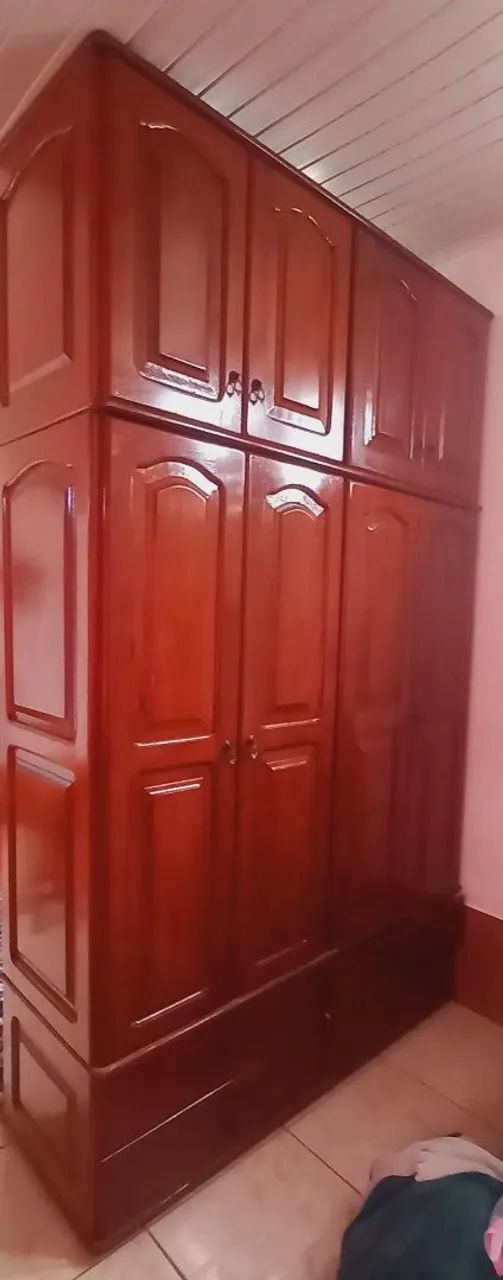 Armário madeira maciça