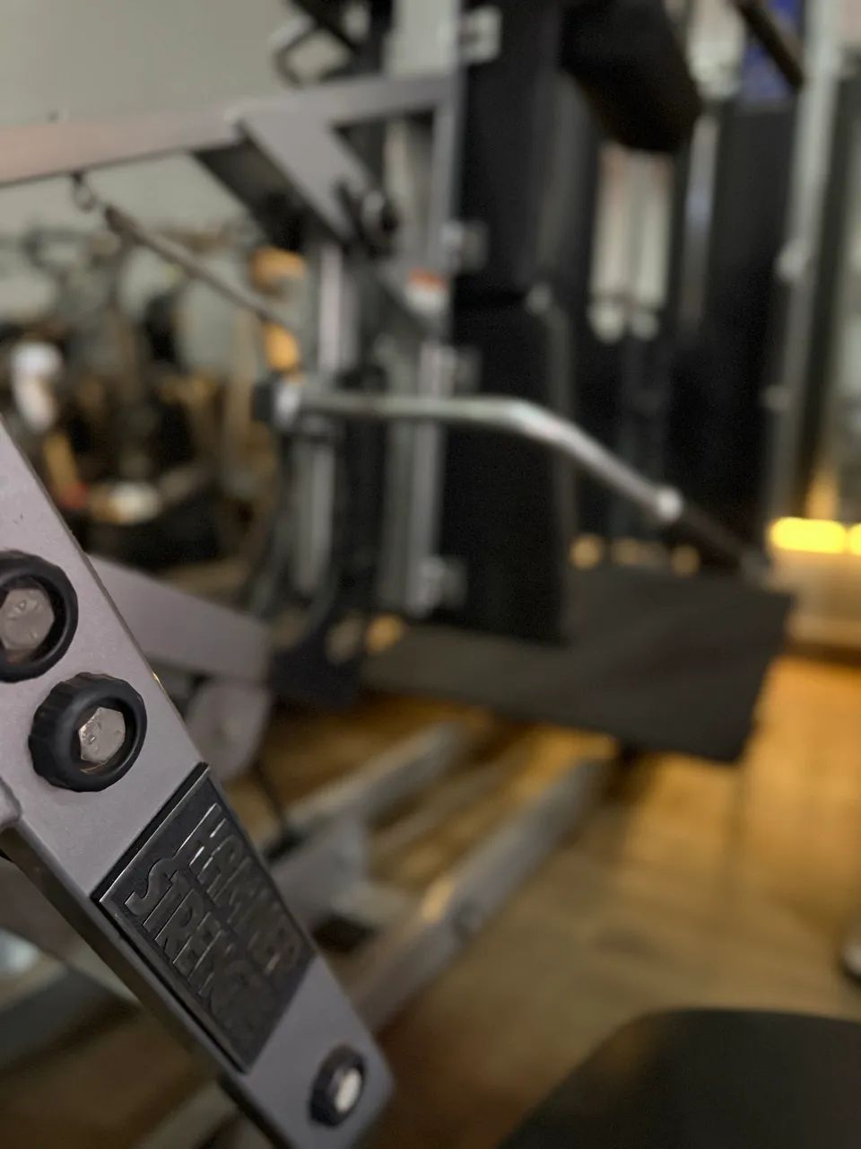 Life fitness. Hack V Squat MTS. HAMMER