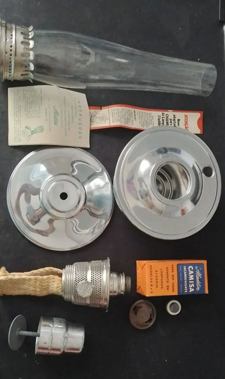 Lampada a Querosene com camisa. Original sem uso,  na caixa original.
