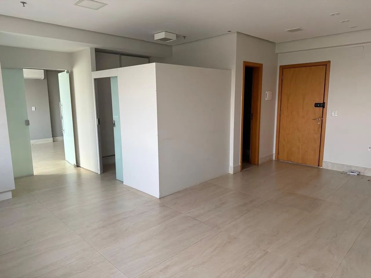 Aluga-se sala comercial