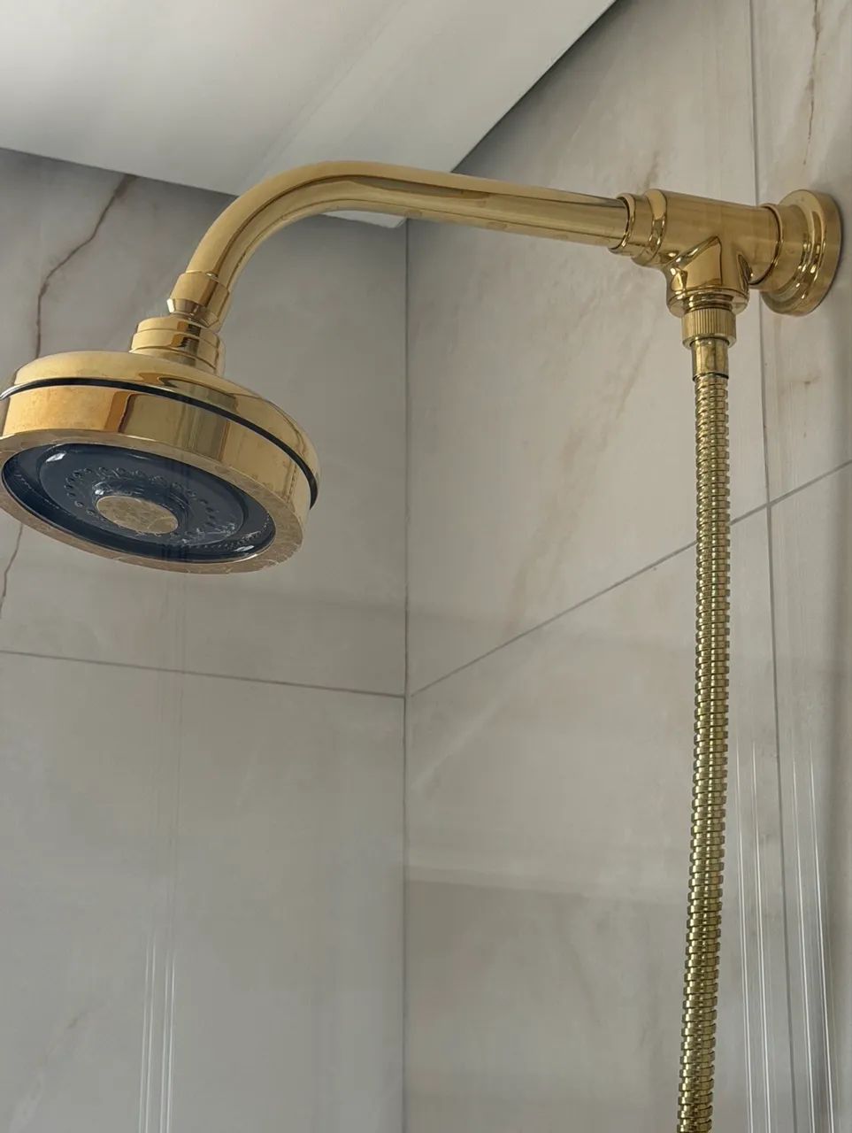 Chuveiro DECA, dourado